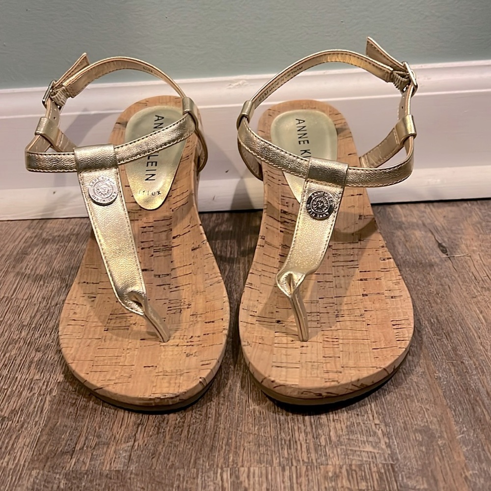 Anne Klein Sz 6.5 Wedge Sandals - Gold
